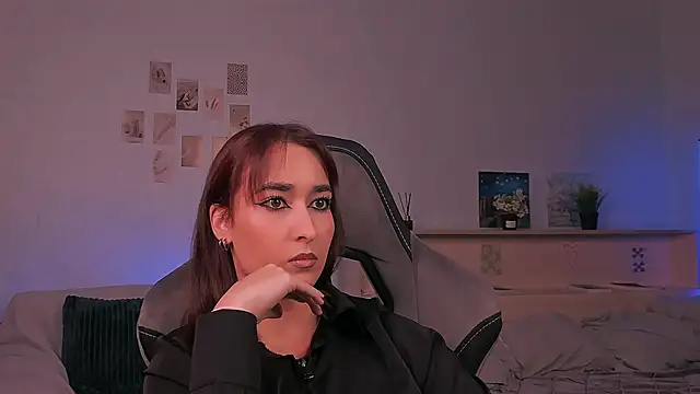 Snapshot of yourfitoviolett chatting on October 9, 2025, 8:20 pm yourfitoviolett online show from October 9, 2025, 8:20 pm