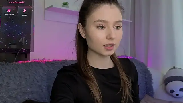  Lua   online show from February 6, 2026, 11:28 am