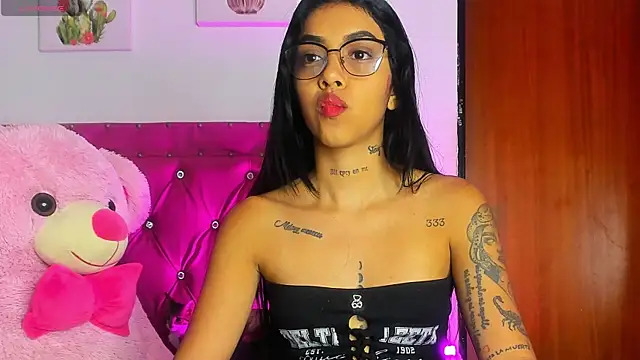 dahiiangomezz online show from September 19, 2025, 8:40 am