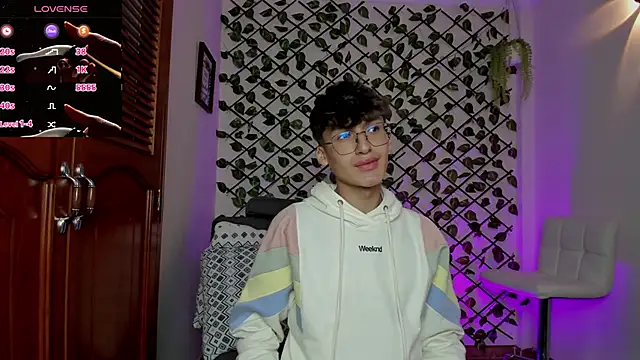 bellmontneon online show from December 16, 2025, 11:14 am