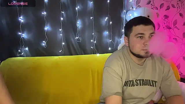 Snapshot of coupleinspire chatting on November 30, 2025, 8:20 pm coupleinspire online show from November 30, 2025, 8:20 pm