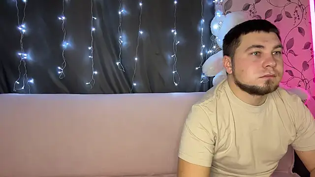 Snapshot of coupleinspire chatting on December 3, 2025, 8:30 pm coupleinspire online show from December 3, 2025, 8:30 pm