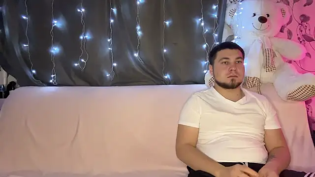 Snapshot of coupleinspire chatting on December 4, 2025, 8:41 pm coupleinspire online show from December 4, 2025, 8:41 pm