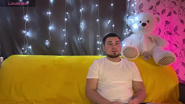 Snapshot of coupleinspire chatting on November 29, 2025, 7:36 pm coupleinspire online show from November 29, 2025, 7:36 pm