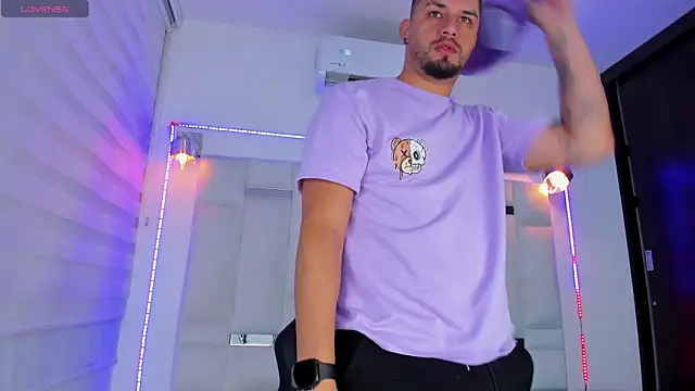 Snapshot of Jacob19_ chatting on September 20, 2025, 12:32 pm Jacob19  online show from September 20, 2025, 12:32 pm