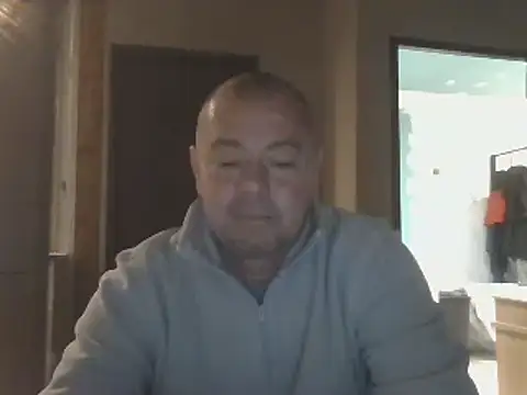 hugoboys4576 online show from November 3, 2025, 5:49 pm