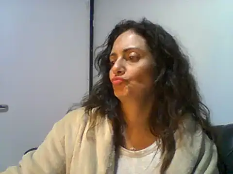 Snapshot of dulcefanny chatting on May 19, 2026, 2:07 am dulcefanny online show from May 19, 2026, 2:07 am