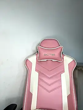 CatalinaBel online show from September 27, 2025, 6:14 pm