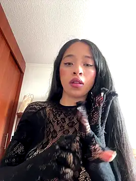 CatalinaBel online show from November 7, 2025, 6:12 pm