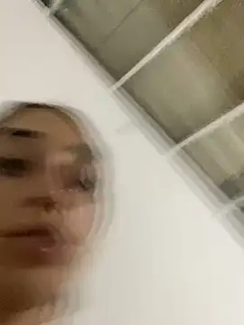 loirinhaaa online show from October 12, 2025, 2:13 am