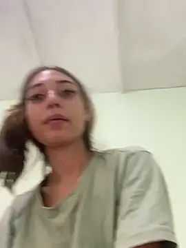 Snapshot of loirinhaaa chatting on January 7, 2026, 2:22 pm loirinhaaa online show from January 7, 2026, 2:22 pm