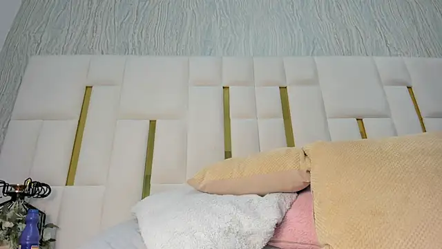 mia vy online show from May 8, 2026, 2:59 am