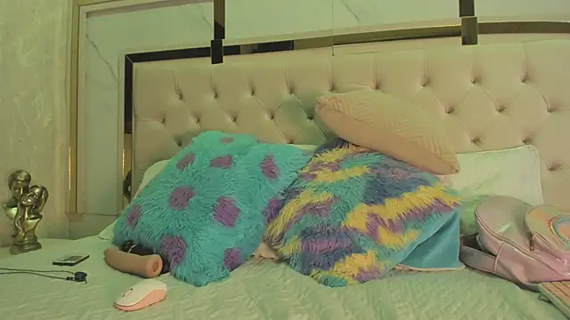 Snapshot of mia_vy chatting on January 14, 2026, 7:17 pm mia vy online show from January 14, 2026, 7:17 pm