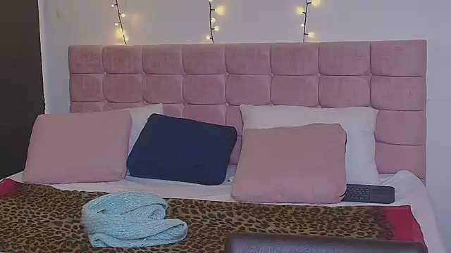 Snapshot of Sasharosee2 chatting on September 19, 2025, 11:58 am Sasharosee2 online show from September 19, 2025, 11:58 am