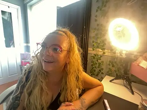 BonnyDesire online show from April 2, 2026, 3:51 pm