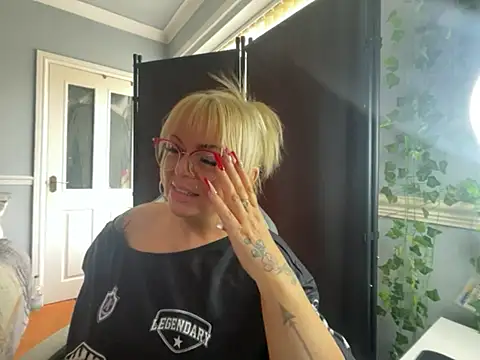 BonnyDesire online show from March 10, 2026, 2:43 pm