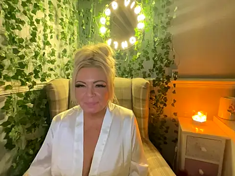 BonnyDesire online show from October 28, 2025, 7:57 pm