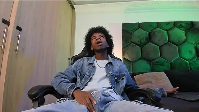 Snapshot of AllexJacob chatting on February 5, 2026, 1:18 pm AllexJacob online show from February 5, 2026, 1:18 pm