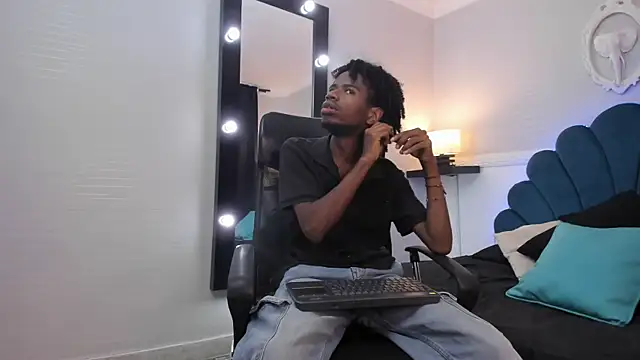 AllexJacob online show from October 2, 2025, 1:14 pm