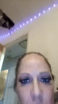 Snapshot of curvybabe88 chatting on November 28, 2025, 12:22 am curvybabe88 online show from November 28, 2025, 12:22 am