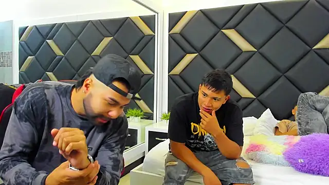 Hot Threesomee online show from November 28, 2025, 1:00 pm