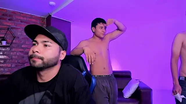 Hot Threesomee online show from October 4, 2025, 1:23 pm