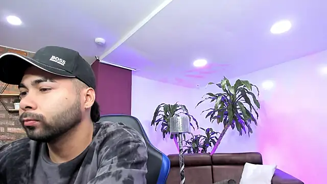 Hot Threesomee online show from October 9, 2025, 1:33 pm