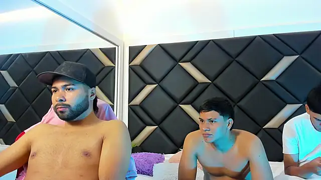 Hot Threesomee online show from November 21, 2025, 1:10 pm