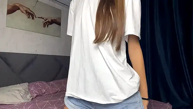 Snapshot of DarkSignal chatting on October 2, 2025, 12:41 pm DarkSignal online show from October 2, 2025, 12:41 pm