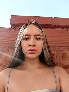 Snapshot of Shairaclark_ chatting on October 19, 2025, 9:39 pm Shairaclark online show from October 19, 2025, 9:39 pm