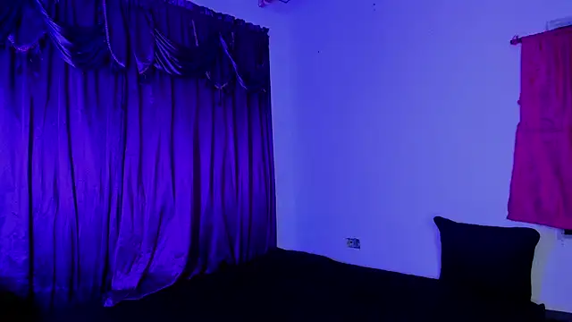 Snapshot of Shairaclark_ chatting on October 15, 2025, 12:53 am Shairaclark online show from October 15, 2025, 12:53 am