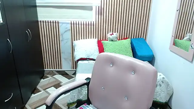Snapshot of camilavargas_ chatting on May 8, 2026, 10:02 pm camilavargas online show from May 8, 2026, 10:02 pm