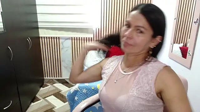 Snapshot of camilavargas_ chatting on June 1, 2026, 9:47 pm camilavargas online show from June 1, 2026, 9:47 pm