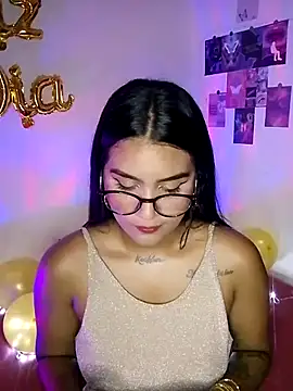 Renata Zoe online show from November 16, 2025, 1:32 am