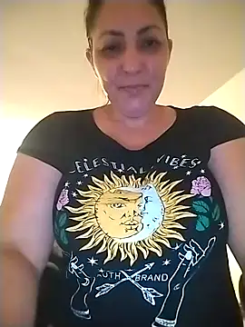 Lunita86 online show from April 4, 2026, 3:13 am