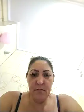 Snapshot of Lunita86 chatting on April 21, 2026, 5:19 pm Lunita86 online show from April 21, 2026, 5:19 pm
