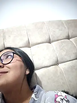 Snapshot of Violettabloom_ chatting on October 5, 2025, 12:12 am Violettabloom online show from October 5, 2025, 12:12 am