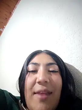 Snapshot of Violettabloom_ chatting on September 22, 2025, 12:05 am Violettabloom online show from September 22, 2025, 12:05 am