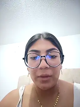 Snapshot of Violettabloom_ chatting on October 10, 2025, 10:10 pm Violettabloom online show from October 10, 2025, 10:10 pm