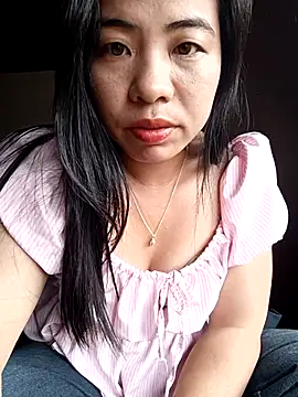 Snapshot of tulipsexy chatting on October 23, 2025, 12:42 am tulipsexy online show from October 23, 2025, 12:42 am
