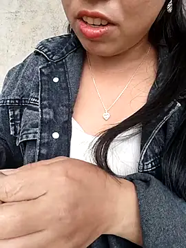 Snapshot of tulipsexy chatting on October 22, 2025, 2:00 am tulipsexy online show from October 22, 2025, 2:00 am