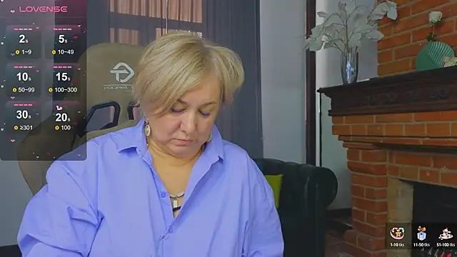 Snapshot of Marta_Wils chatting on October 17, 2025, 2:59 am Marta Wils online show from October 17, 2025, 2:59 am