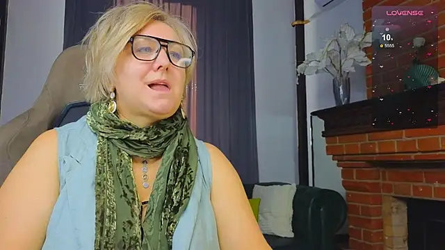 Marta Wils online show from October 21, 2025, 2:44 am