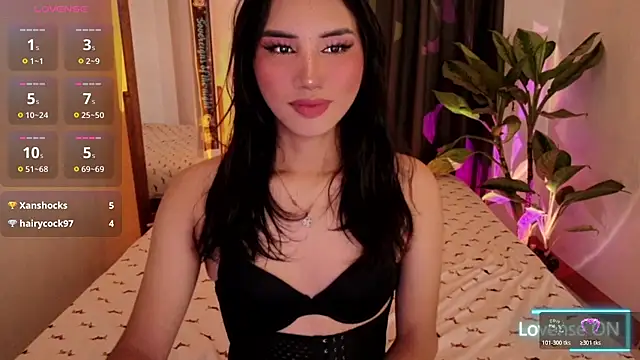 Snapshot of Divine_Goddesss chatting on December 2, 2025, 3:19 am Divine Goddesss online show from December 2, 2025, 3:19 am