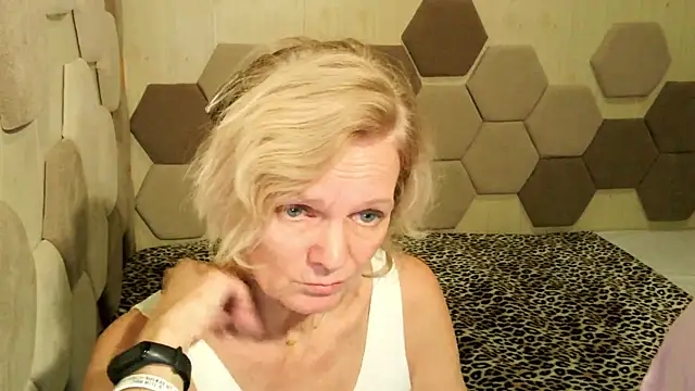 Snapshot of Zoe_Steell chatting on October 29, 2025, 12:15 pm Zoe Steell online show from October 29, 2025, 12:15 pm