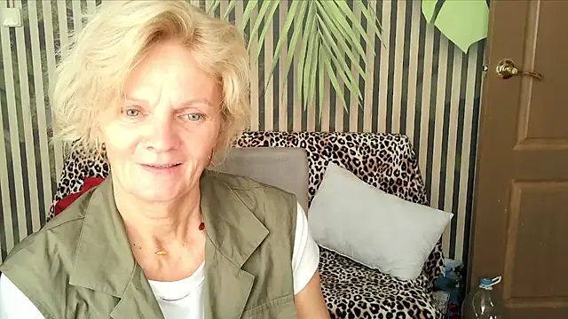 Snapshot of Zoe_Steell chatting on September 21, 2025, 6:29 am Zoe Steell online show from September 21, 2025, 6:29 am