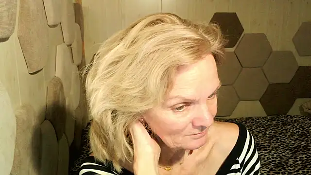 Snapshot of Zoe_Steell chatting on October 17, 2025, 2:19 pm Zoe Steell online show from October 17, 2025, 2:19 pm