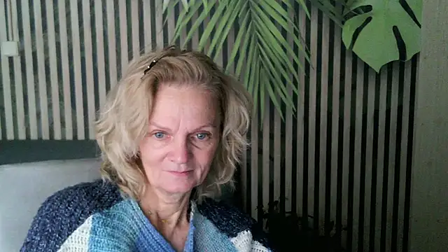 Snapshot of Zoe_Steell chatting on October 24, 2025, 12:26 pm Zoe Steell online show from October 24, 2025, 12:26 pm