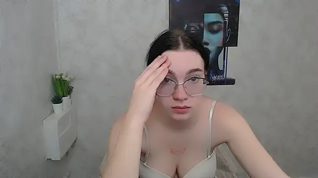 MiraBabe  online show from November 5, 2025, 7:33 am