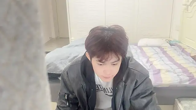 xlong00099 online show from November 15, 2025, 12:42 pm